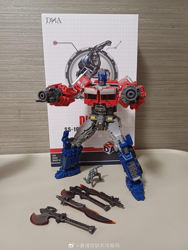 Image Of DK 44 102BB Optimus Prime Upgrades In Hand From DNA Design  (10 of 10)